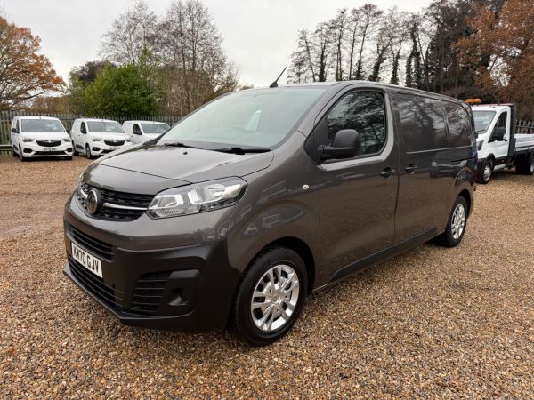 Used VAUXHALL VIVARO in Woking Surrey for sale