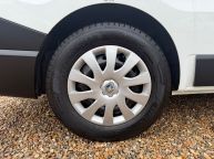 RENAULT TRAFIC SH30 2.0 DCI SWB HIGH ROOF BUSINESS+ L1H2 *AIR CON!!! - 2334 - 32