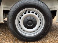 VOLKSWAGEN CRAFTER CR35 MWB HIGH ROOF TRENDLINE 2.0 TDI *AIR CON!!!  - 2216 - 23